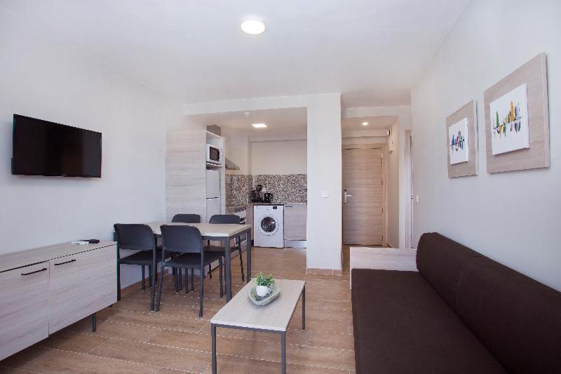 Apartamentos Maryciel By Mc Benidorm Oda fotoğraf